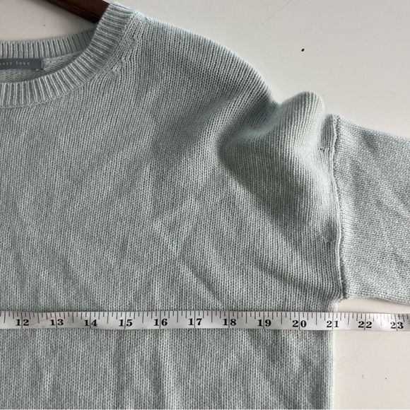 Womens Theory Luxe Mint Green Crew Neck Soft Neutral Pullover Sweater Sz 38 - Picture 6 of 7